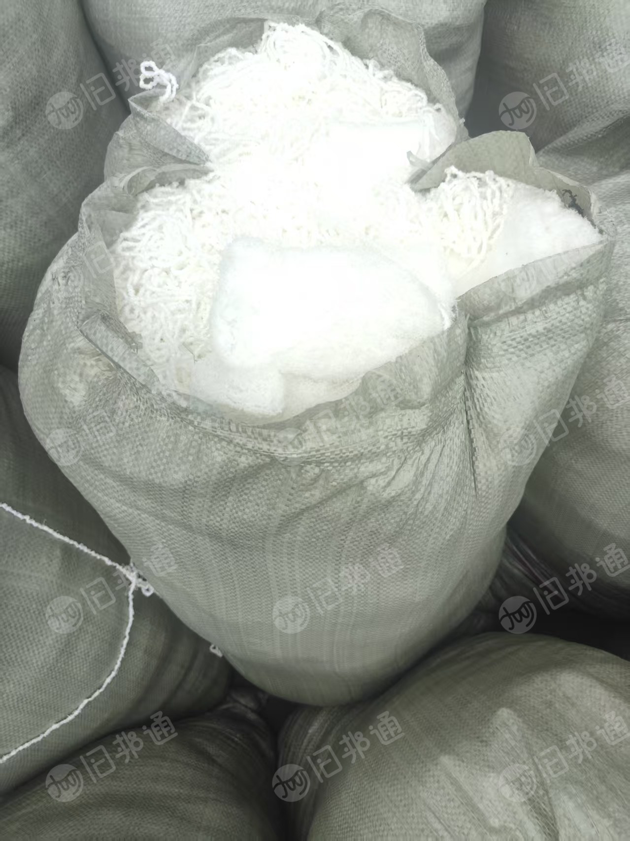 长期出售氨纶水丝，含水不确定，价格便宜，现货200多吨，货在安徽亳州