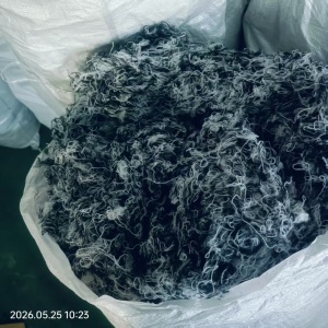 长期出售杂色袜子边角料，袜圈，现货有6-7吨，货在河南周口