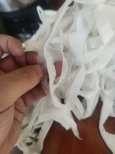 长期出售做卫生巾下来的三合一无纺布，一层无纺布+pe+木浆棉，月供两百吨，货在福建泉州