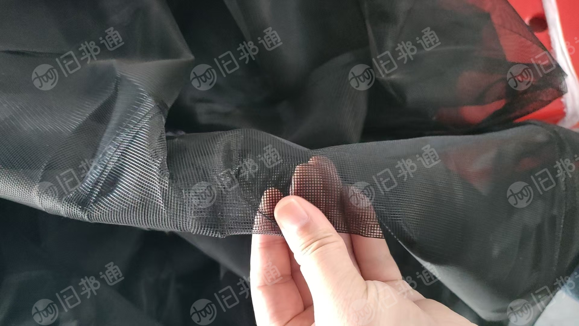 长期出售裁剪下来的涤纶废布，网布，素色布，货在江西抚州