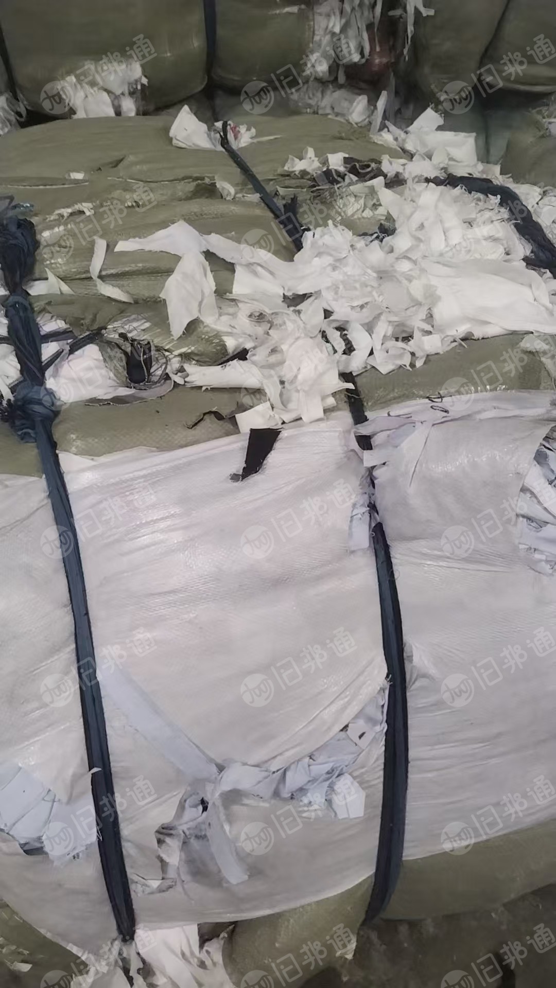 长期出售纯棉梭织布涤棉梭织布,服装厂裁下来的,纯棉现在有30多吨,货在广东广州