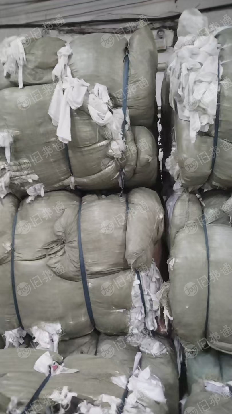 长期出售纯棉梭织布涤棉梭织布,服装厂裁下来的,纯棉现在有30多吨,货在广东广州