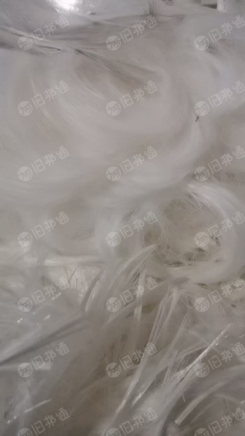 出售仪征切片下来的白色涤纶废丝，涤纶丝，现货有6吨左右，货在江苏无锡