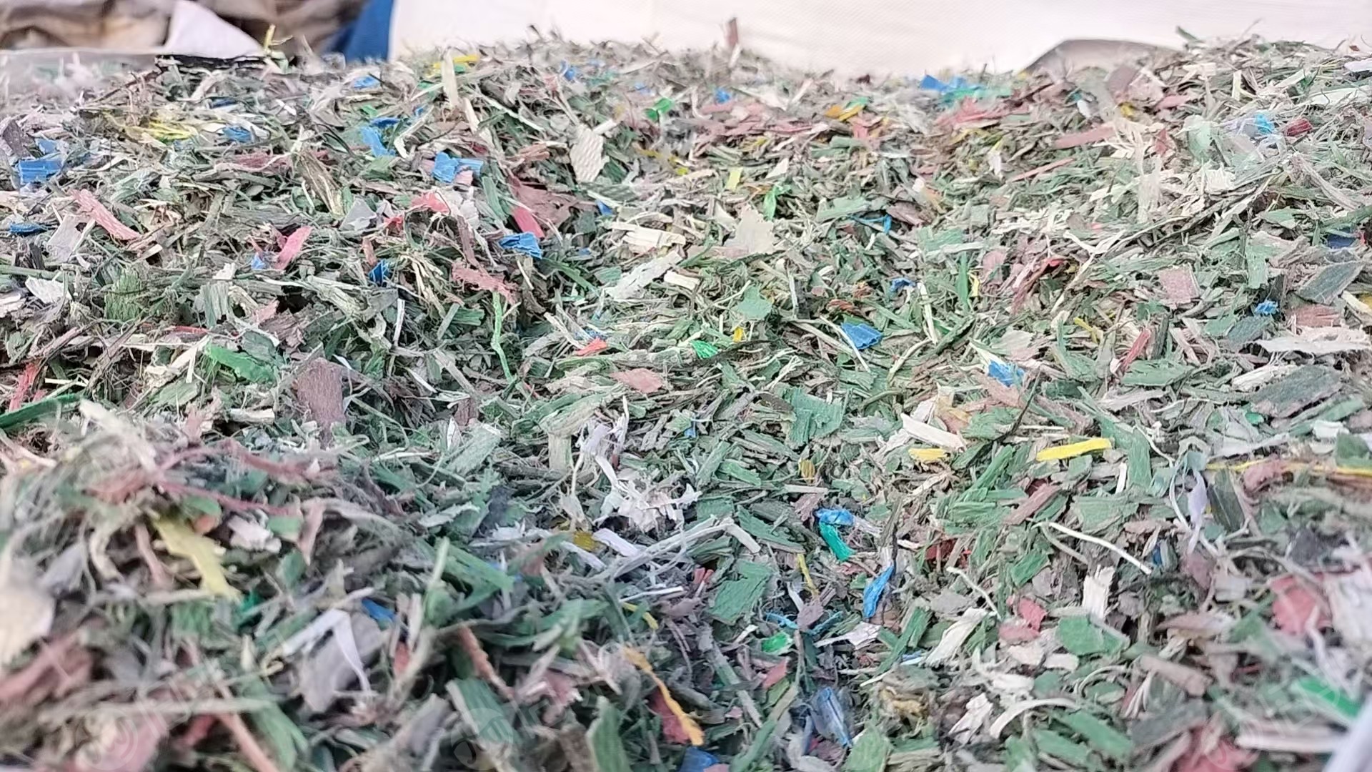 长期出售PP沉底打包带破碎料，现货50吨左右