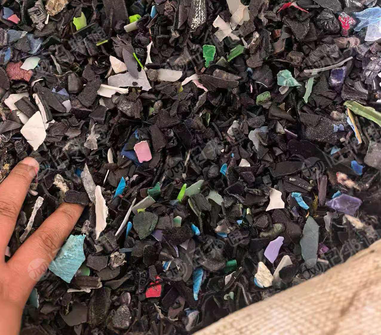 大量出售黑丙破碎料，漂沉一体的