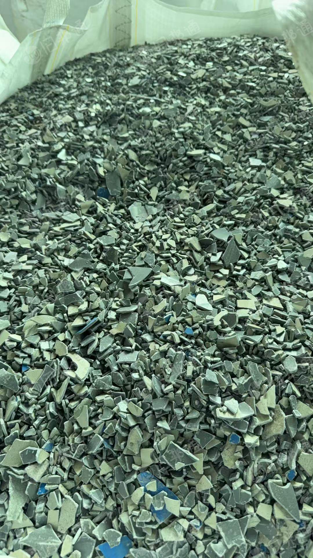 大量出售PVC瓦破碎料，PVC树脂瓦破碎料