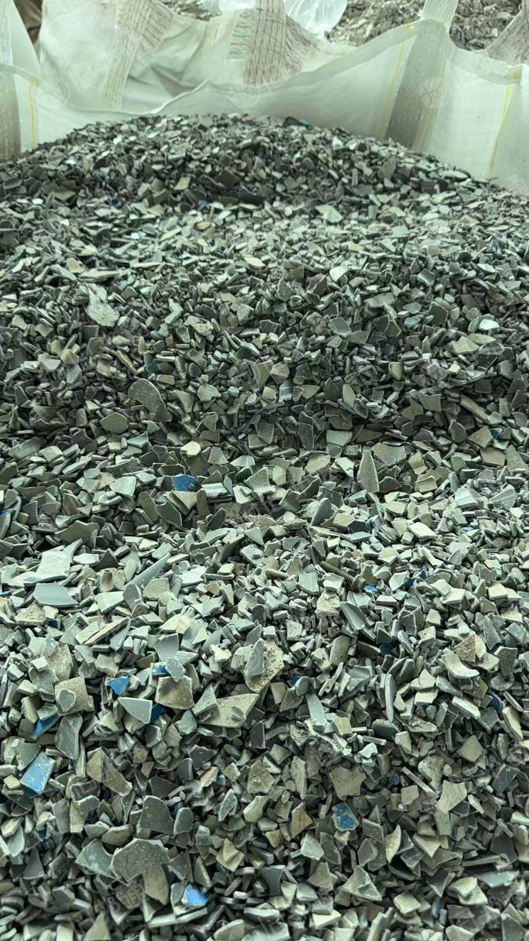 大量出售PVC瓦破碎料，PVC树脂瓦破碎料