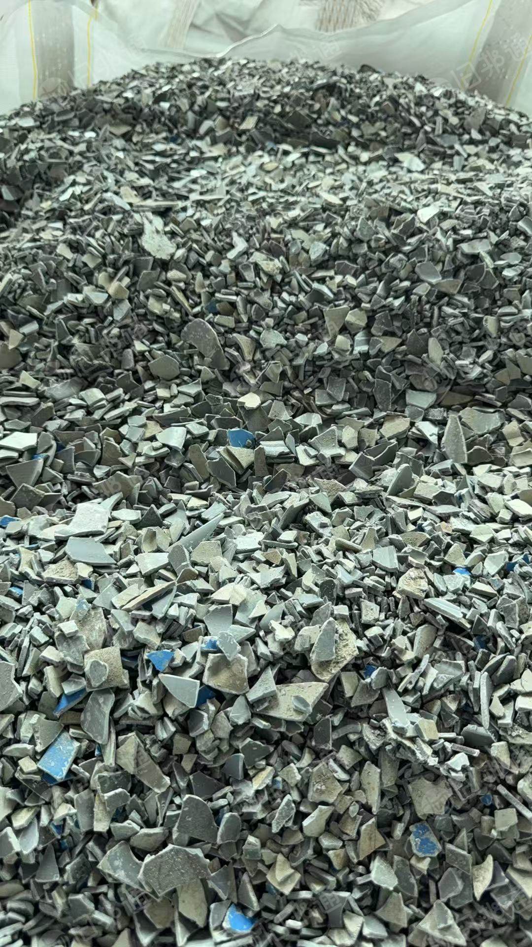 大量出售PVC瓦破碎料，PVC树脂瓦破碎料