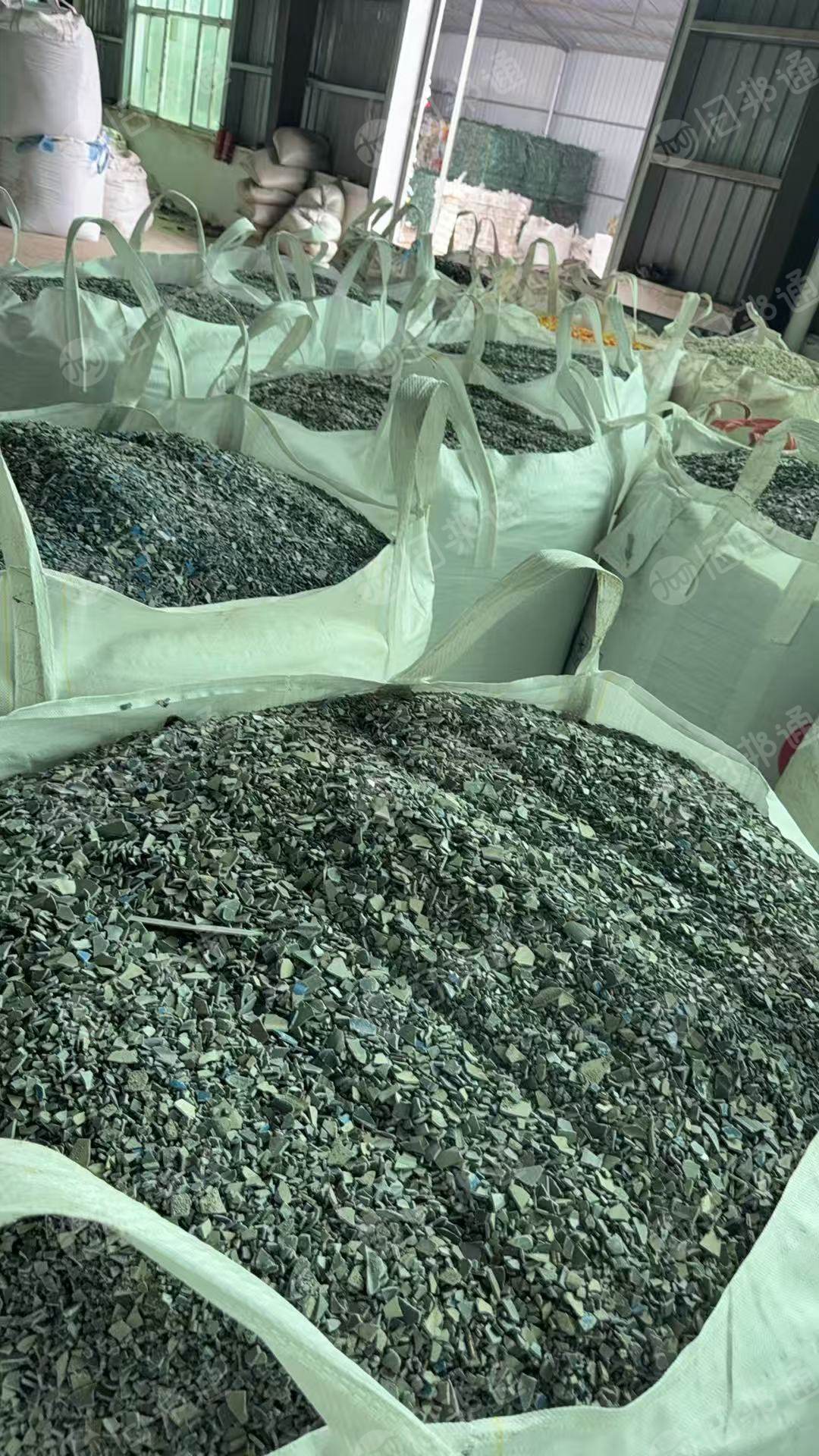 大量出售PVC瓦破碎料，PVC树脂瓦破碎料