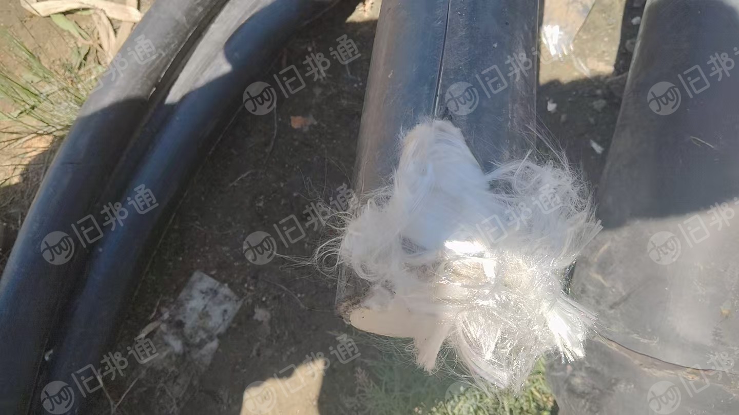 长期出售从管子里拔出来的涤纶丝，涤纶废丝，现货7吨，货在山东滨州