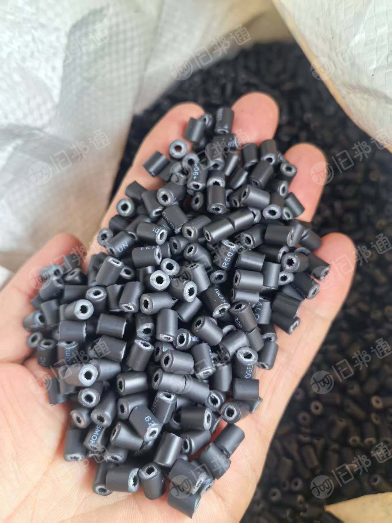 长期出售做光伏板剥下来的电线皮，现货有80吨，货在江苏常州！