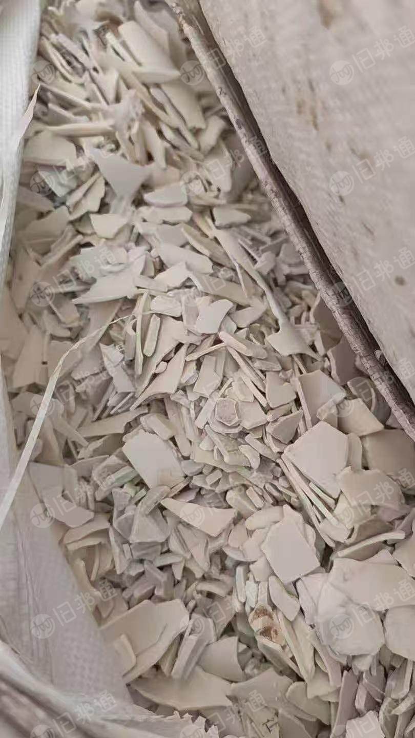 出售PVC大小管破碎料，小管7成，现货50吨