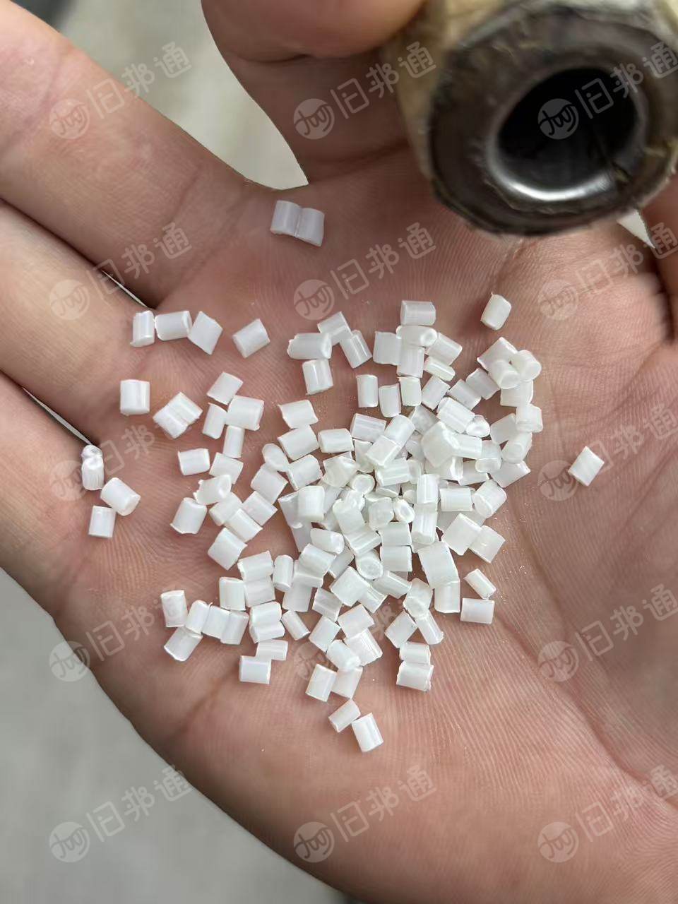 出售白色纯pp无纺布颗粒，过120目，冲击4，溶脂60+