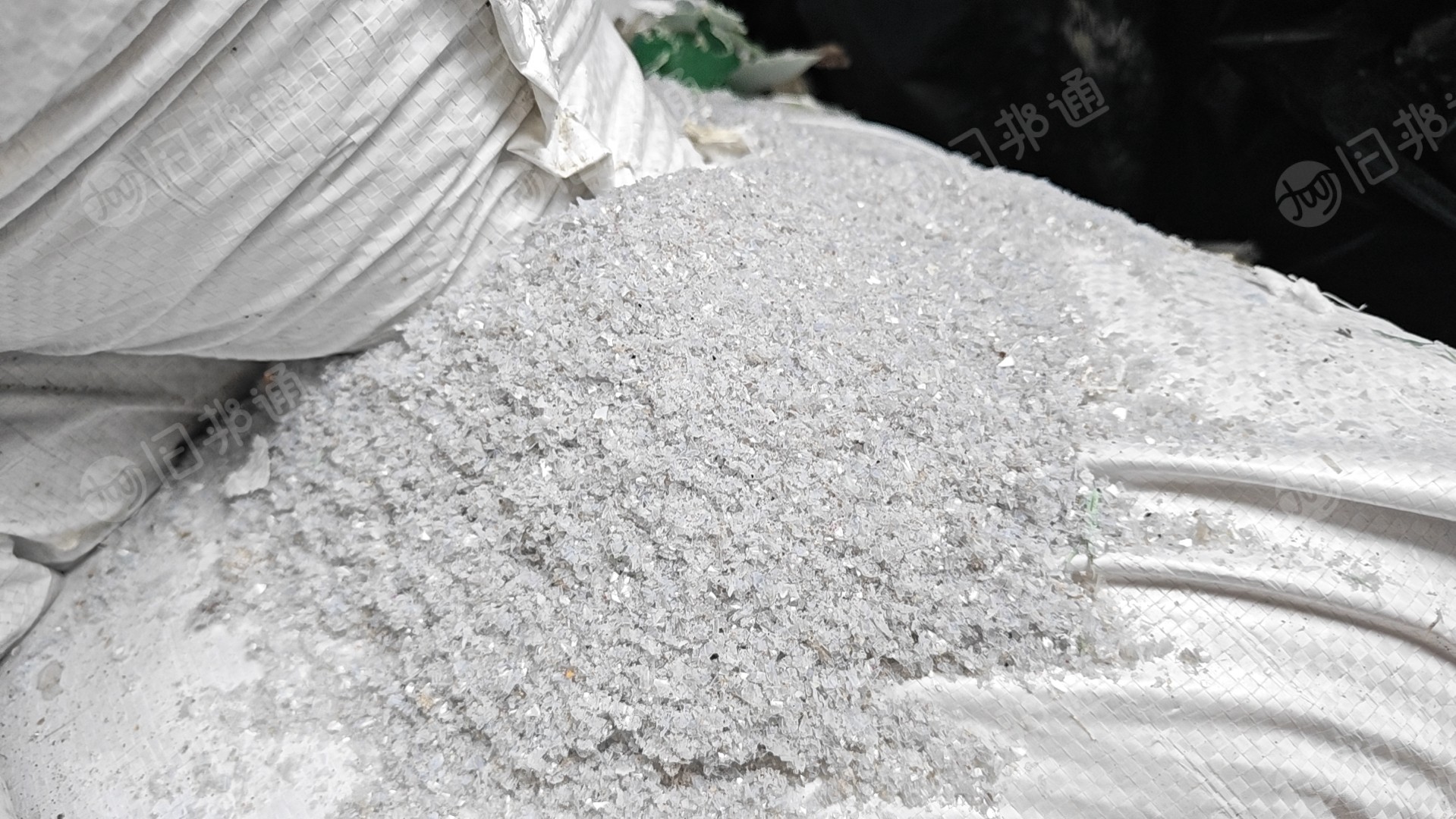 出售透明中性PVC破碎料，PVC吸塑片破碎的，现货一百吨左右