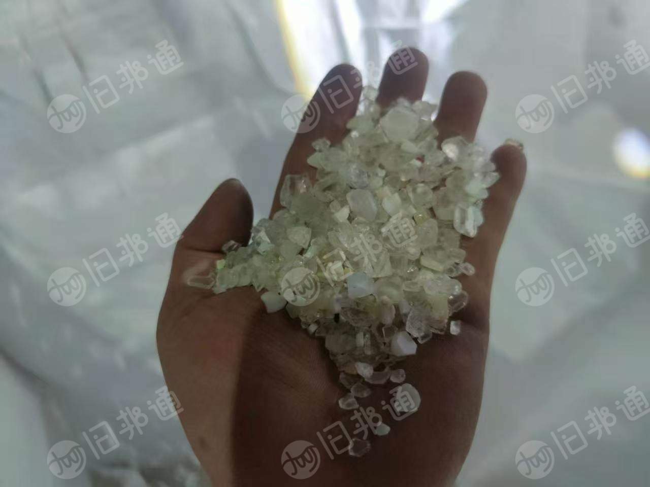 出售透明亚克力破碎料，过静电风选，纯度99，现货一挂