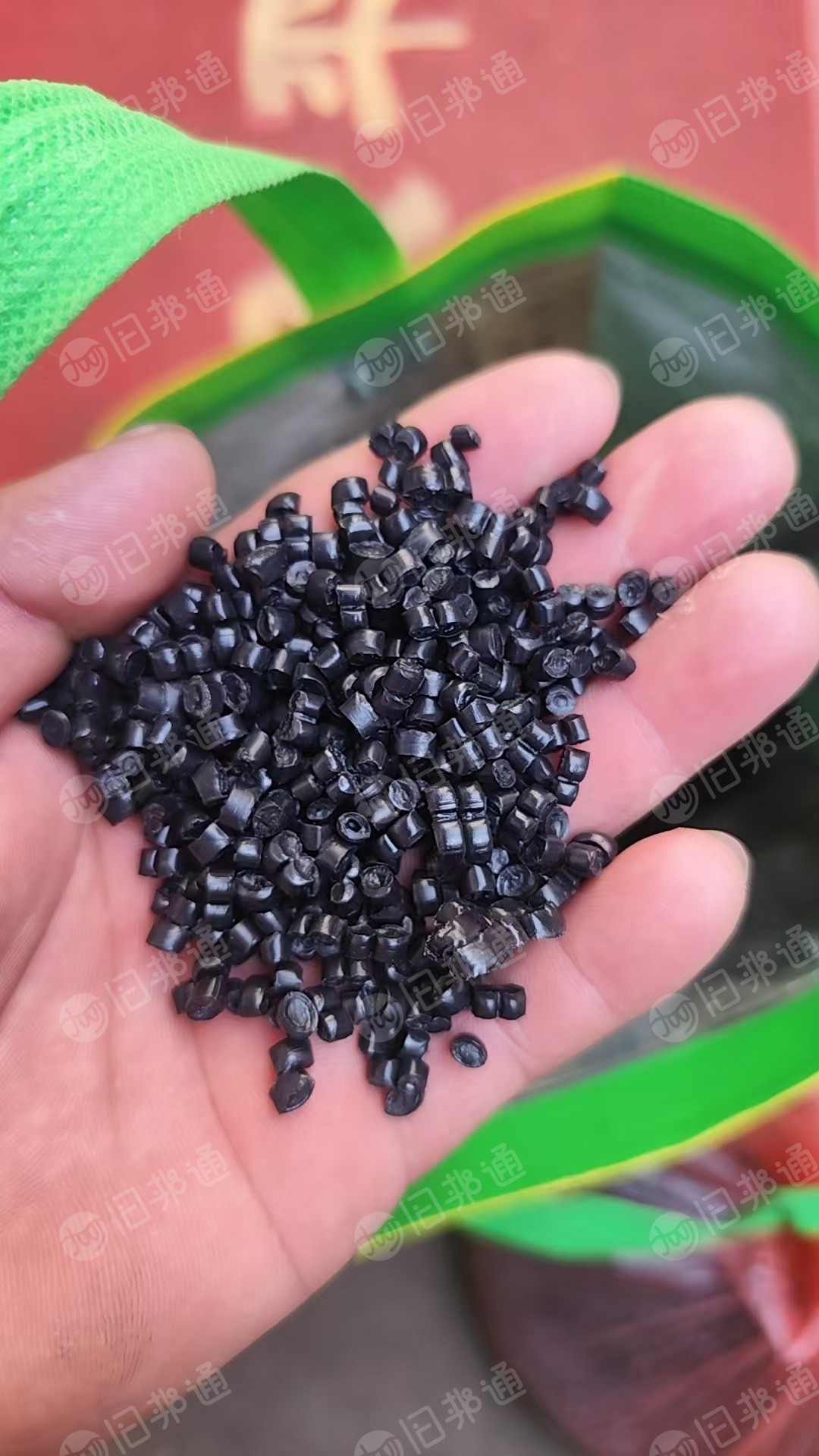 出售黑色PP颗粒，塑料盖下来的，过80目，现货五六十吨