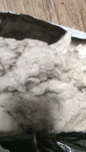 出售气流纺下来的涤棉风箱花，含棉90，纺纱厂下脚料，现货有200多吨，货在山东潍坊