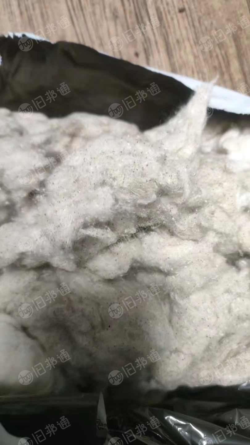 出售气流纺下来的涤棉风箱花，含棉90，纺纱厂下脚料，现货有200多吨，货在山东潍坊