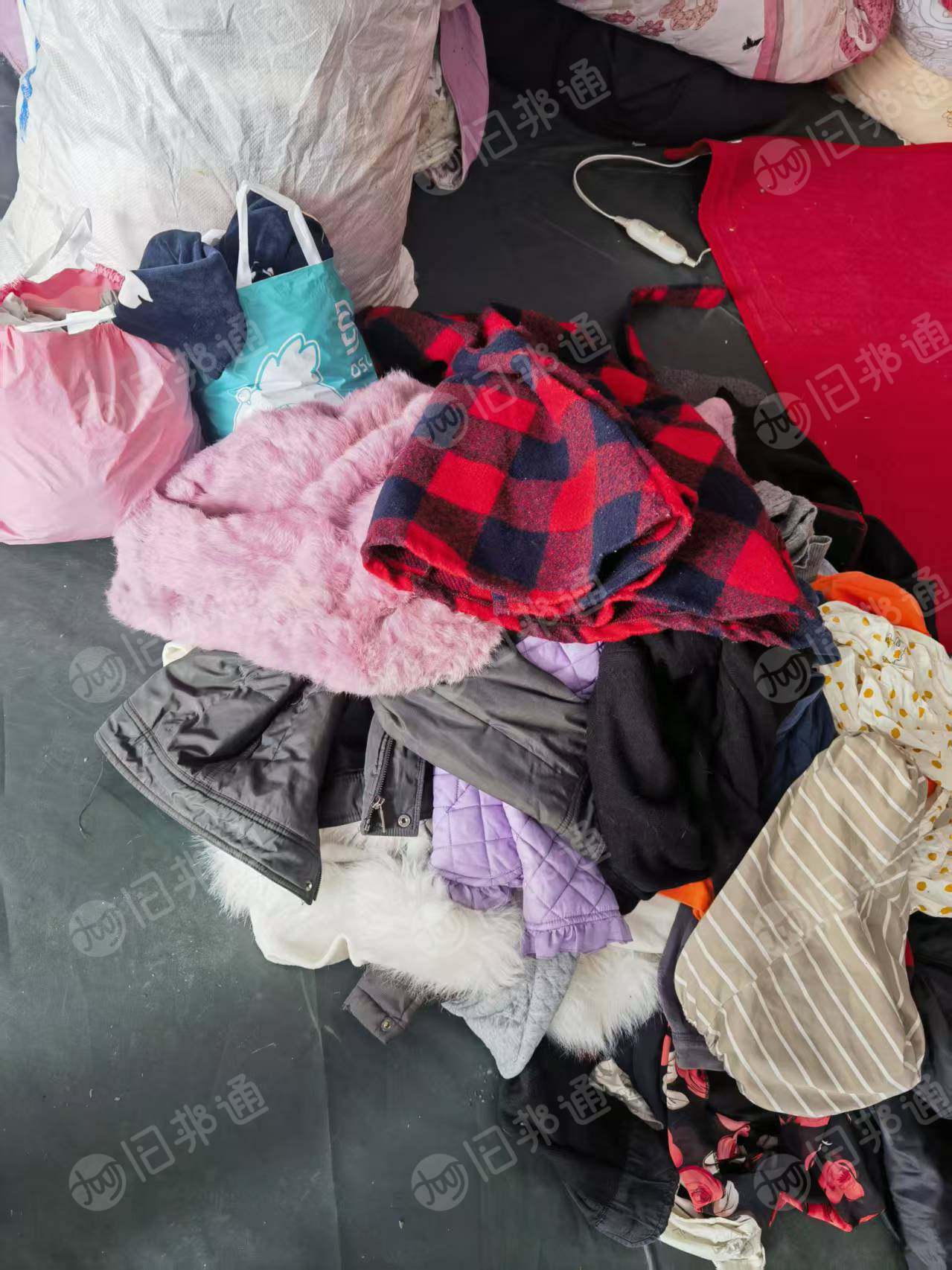 长期出售旧衣服统货，小区货，现货十几吨，在福建南平