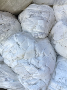 长期大量收湿巾厂边角料，含水的废湿巾，月需100吨，长期包厂回收废料