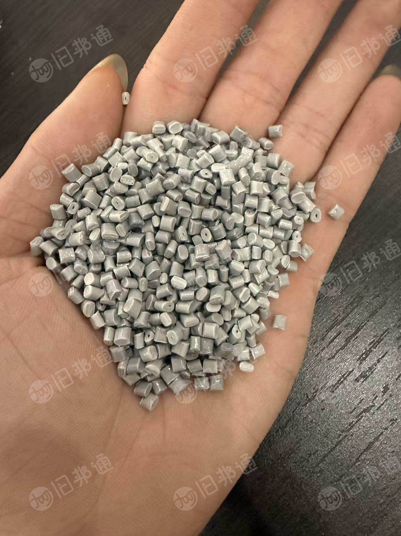 出售灰色PC+ABS合金颗粒,冲击14-15,不环保,现货30吨,韧性好.