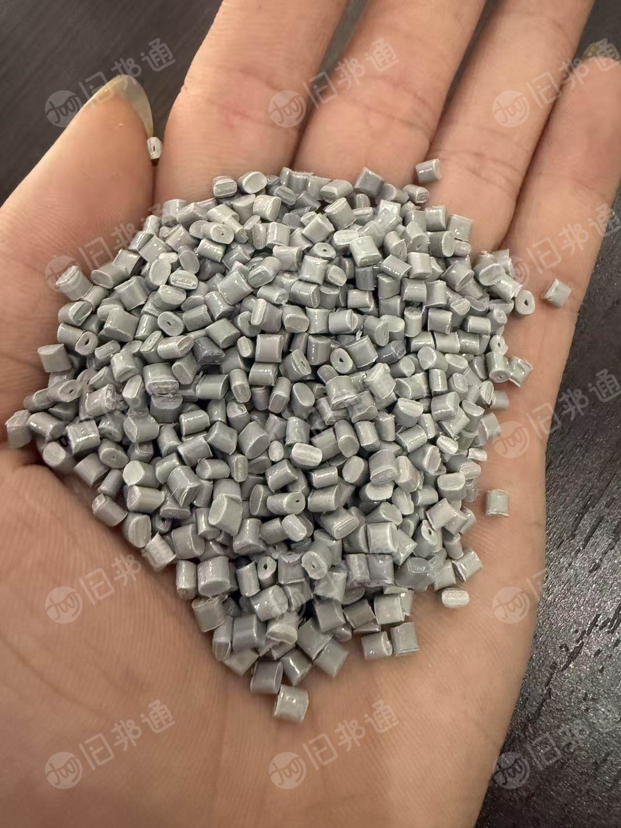 出售灰色PC+ABS合金颗粒,冲击14-15,不环保,现货30吨,韧性好.