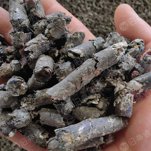 出售纸厂废料，pp pe pa 无纺布混合的，有清洗好杂料和毛毛虫上万吨，可炼油燃烧，福建泉州