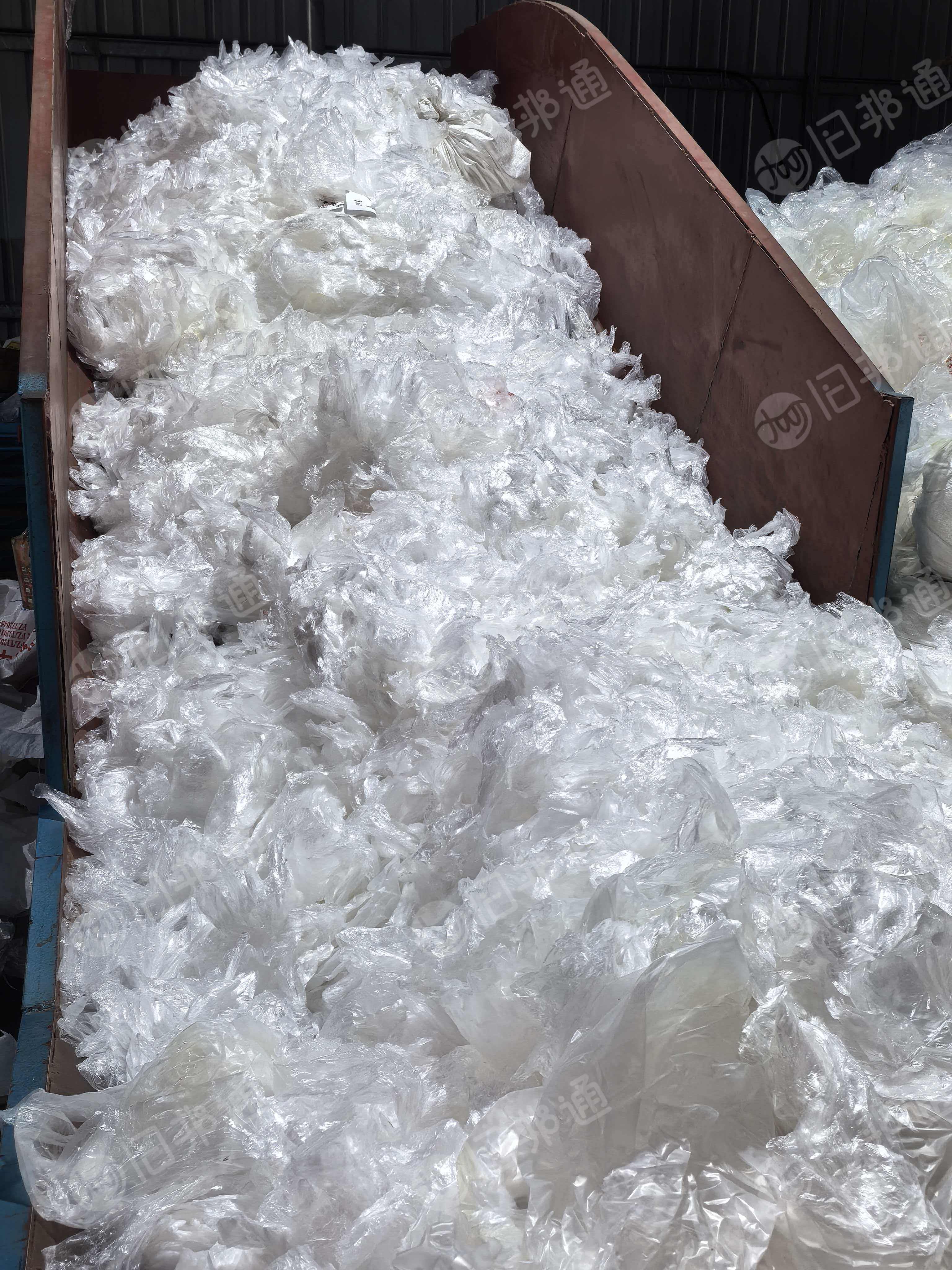 长期出售干造低压膜废料，吹瓶厂和化妆品厂的低压膜，现货9.6一车