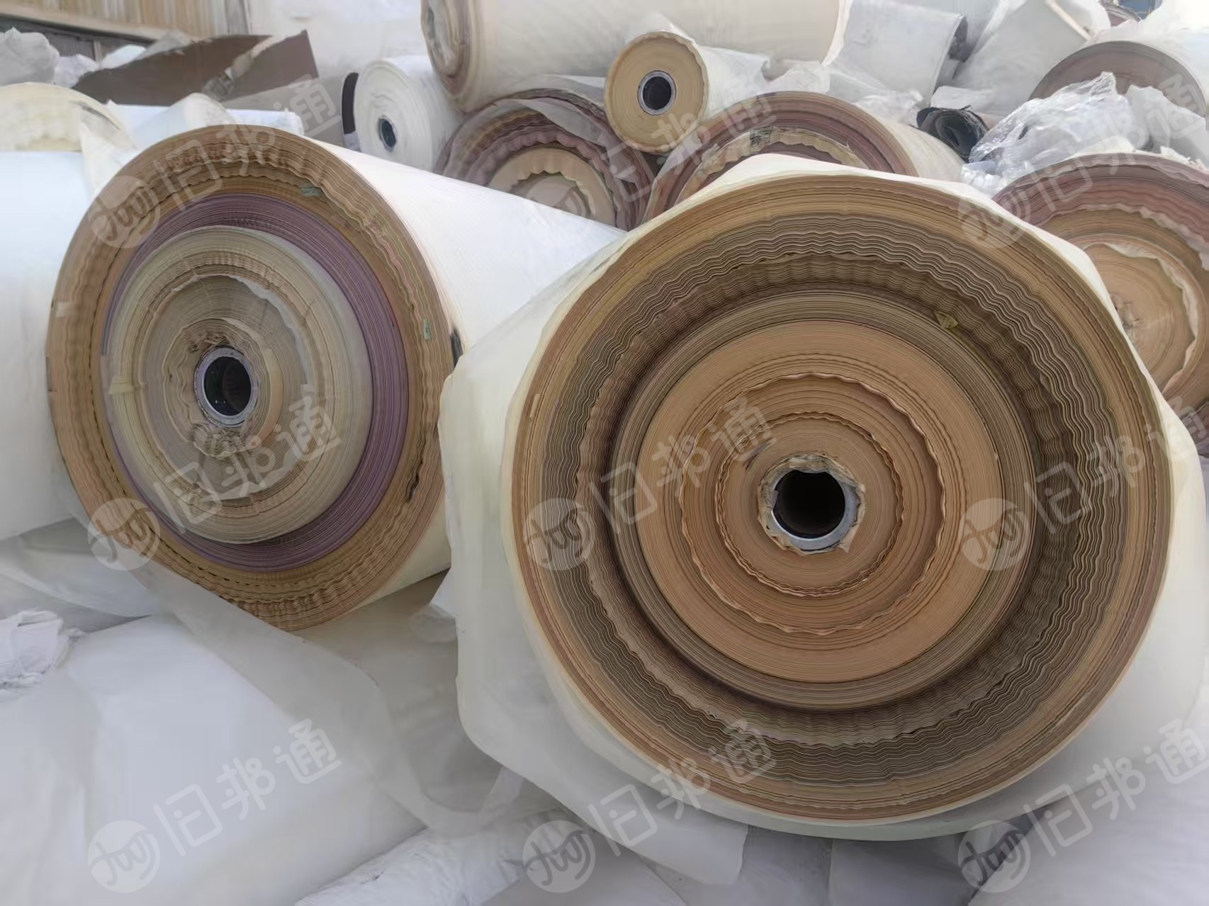 出售不锈钢衬纸废料，带油的
