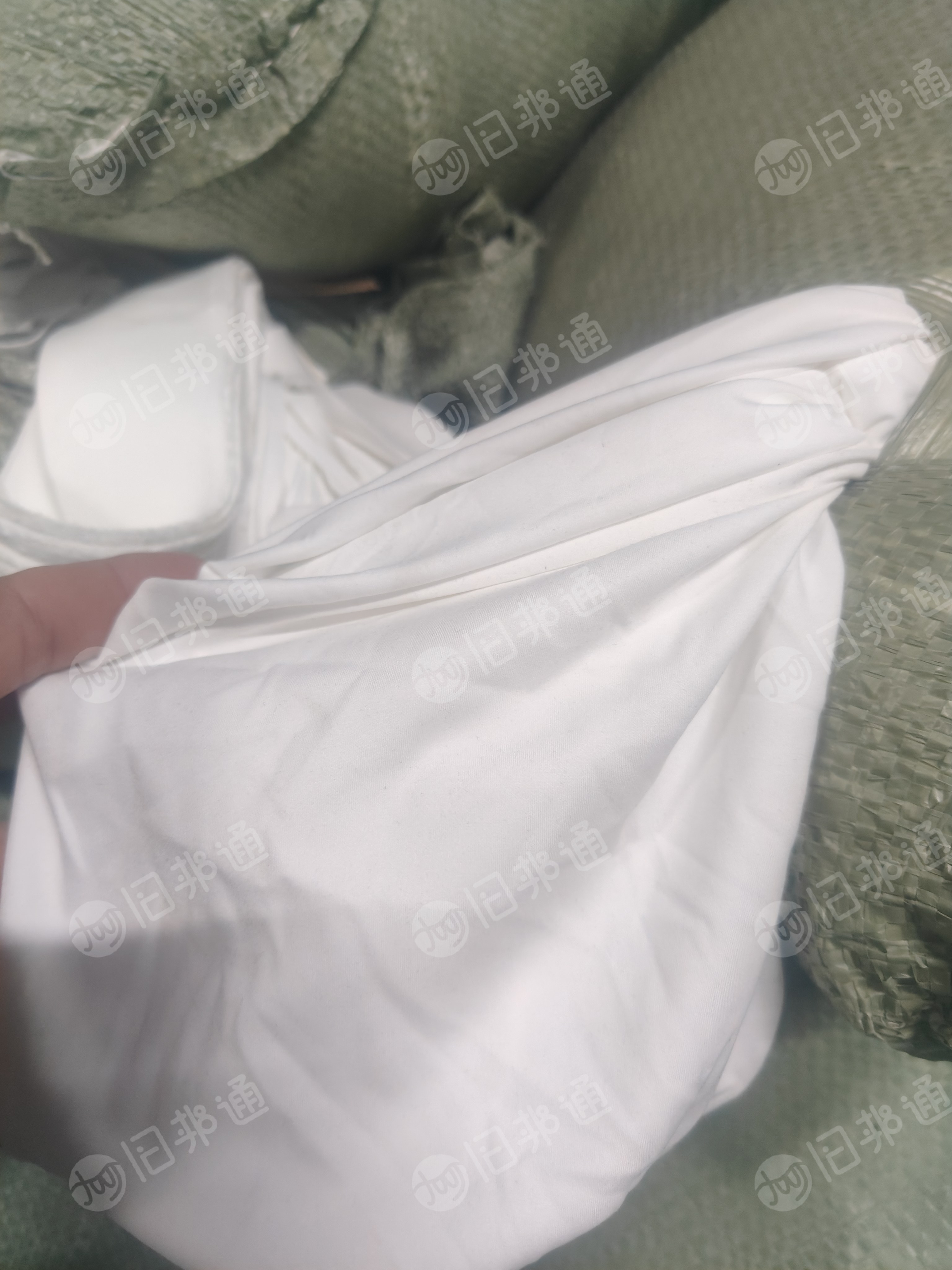 长期出售白色泳装下脚料，锦氨废布，锦氨边角料，氨纶含量30%左右，在广东汕头