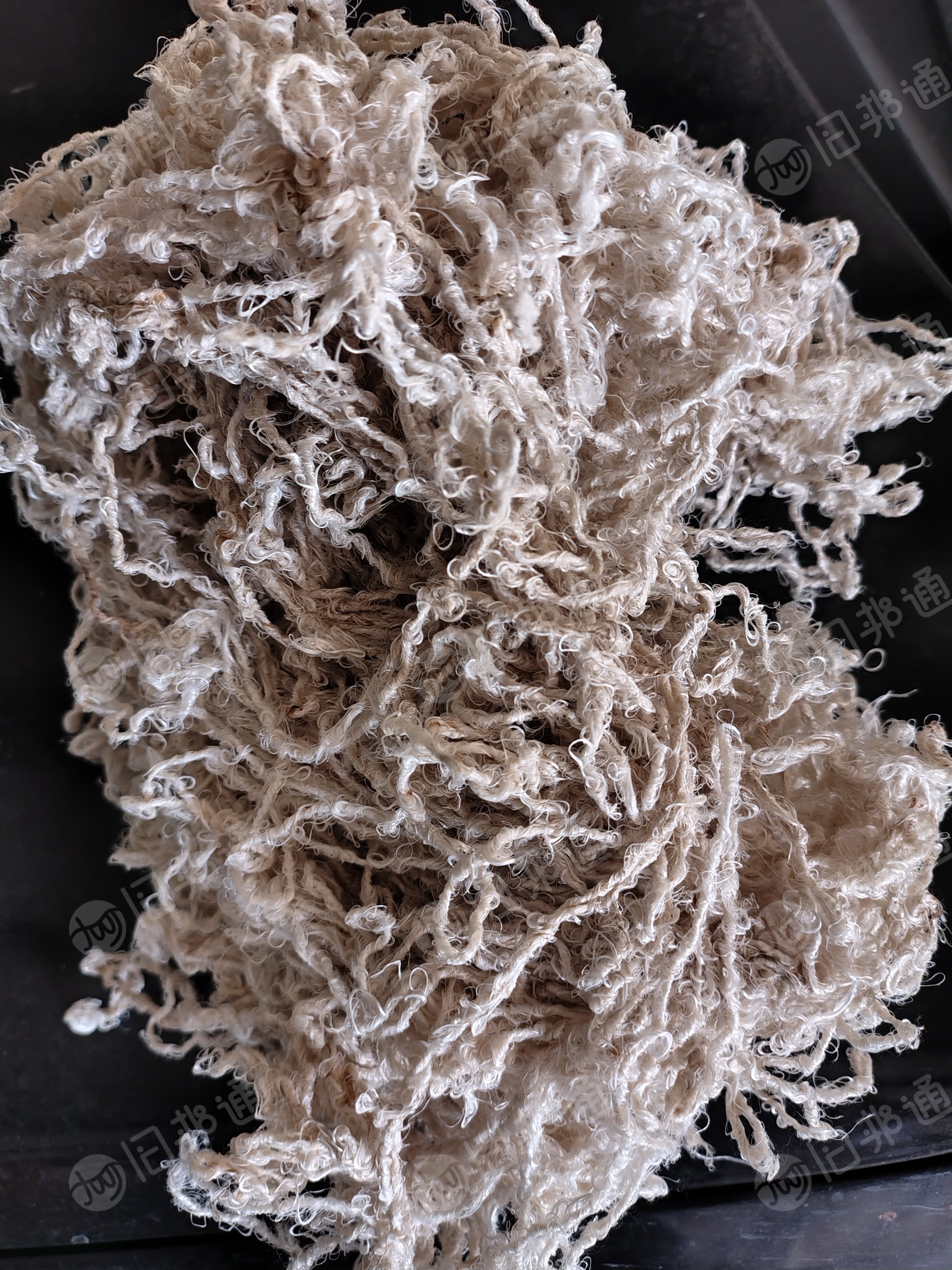 长期出售涤纶废丝，氨纶废丝，涤氨废丝，有部分轻微脏，统货出，现货12吨，在安徽滁州