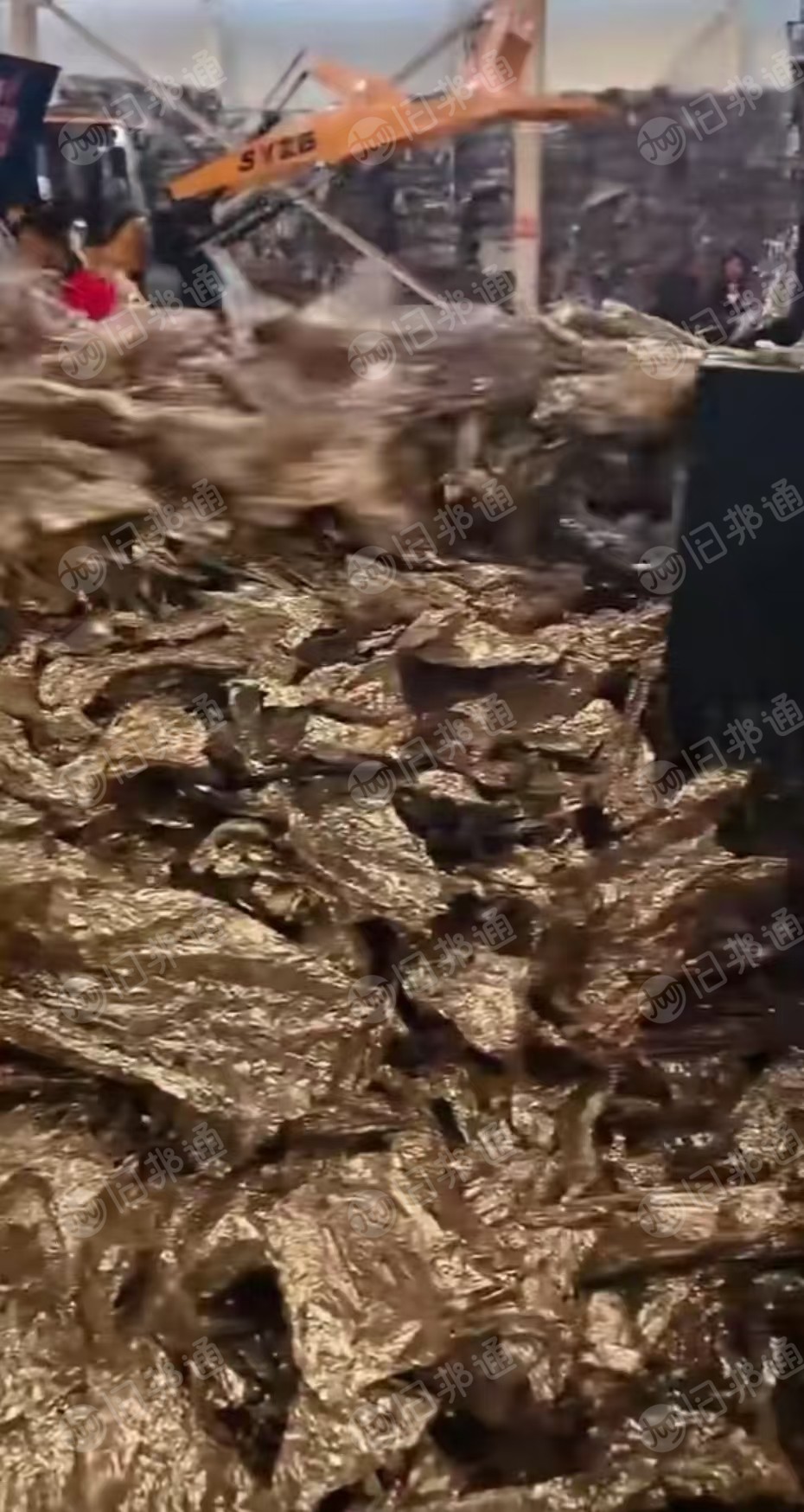 长期出售pet反光膜废料，清洗未清洗的都有，现货1500吨