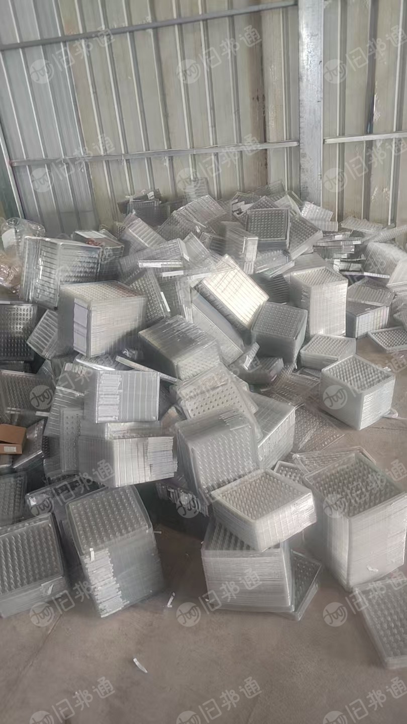 出售透明PET吸塑盒毛料（带标签可以切掉再卖）