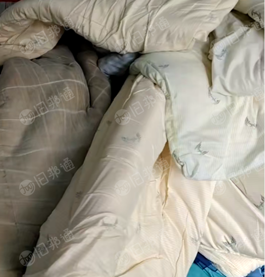 出售纯棉学生被，学生被褥，现货有1000套，约有5吨左右，货在黑龙江佳木斯