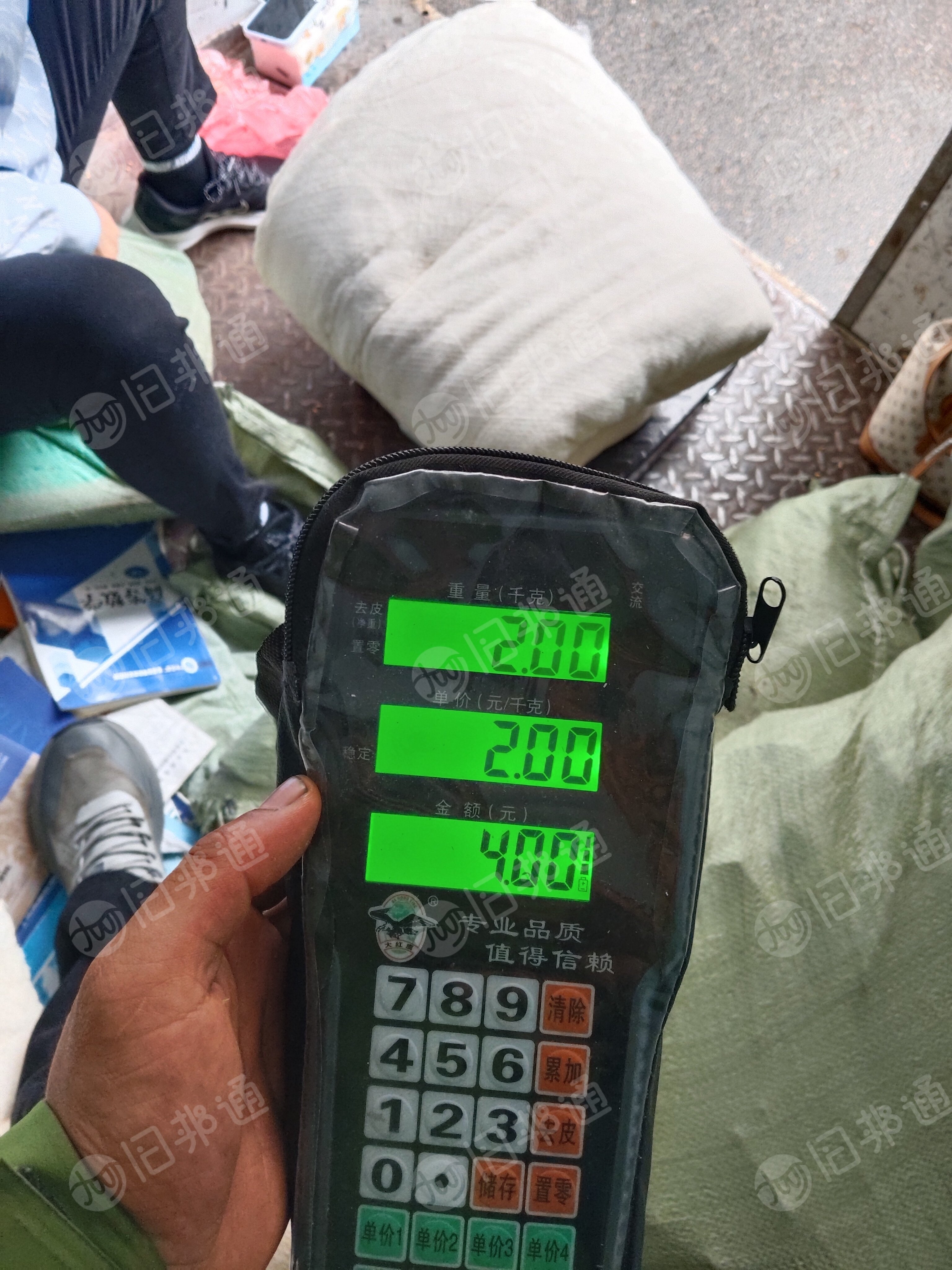 出售纯棉学生被，学生被褥，现货有1000套，约有5吨左右，货在黑龙江佳木斯