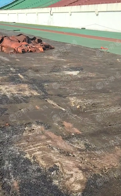 长期出售学校橡胶跑道废料