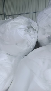 长期出售服装厂下来的丝棉下脚料，丝棉边角料，现货十多吨，货在山东青岛