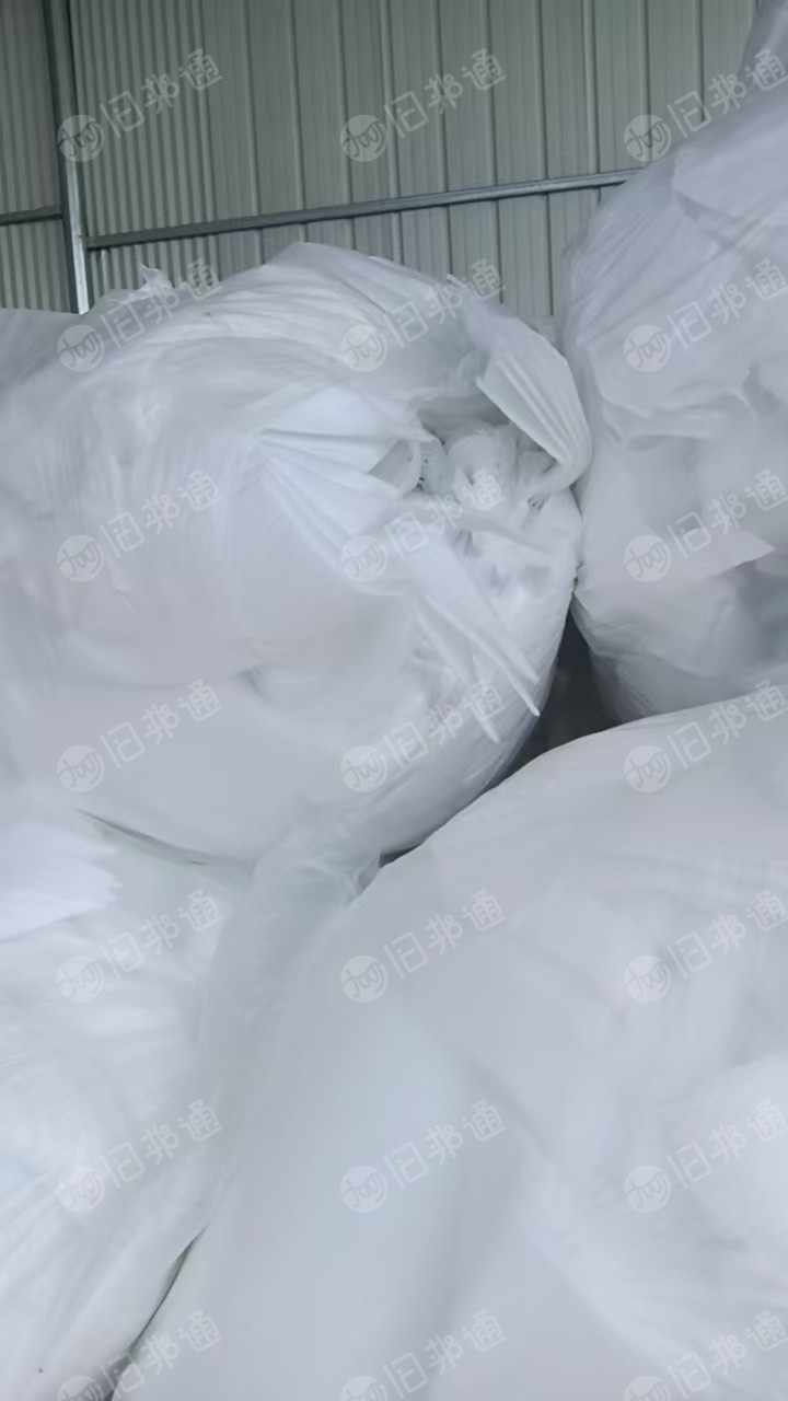 长期出售服装厂下来的丝棉下脚料，丝棉边角料，现货十多吨，货在山东青岛