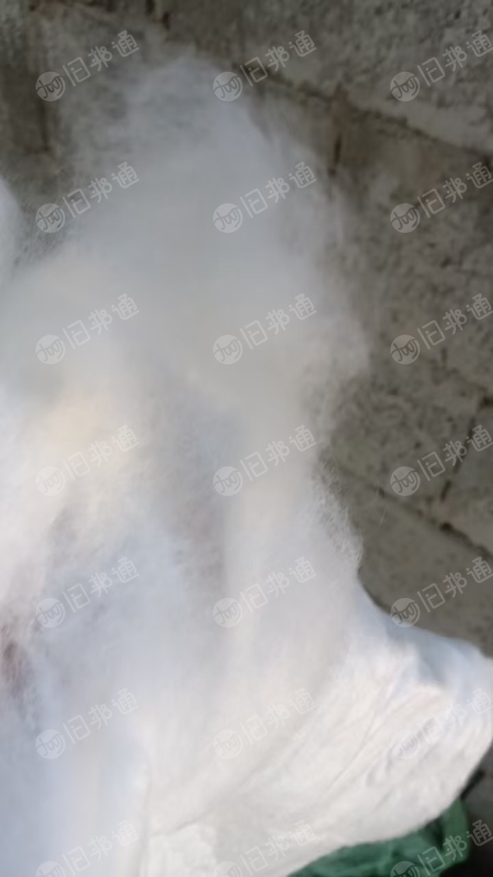 长期出售服装厂下来的丝棉下脚料，丝棉边角料，现货十多吨，货在山东青岛