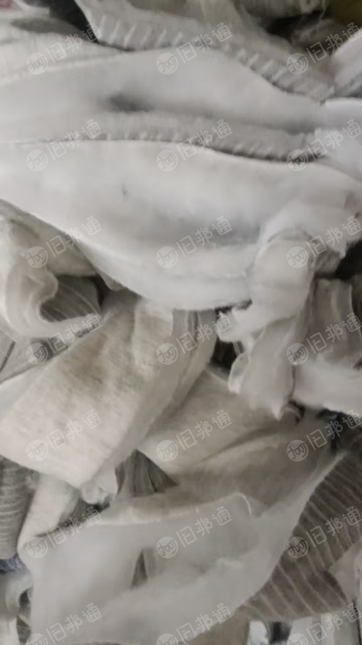 长期出售服装厂下来的丝棉下脚料，丝棉边角料，现货十多吨，货在山东青岛