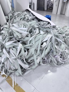 长期出售服装厂下来的棉布，废布，也有复合eva的废布，货在山东临沂