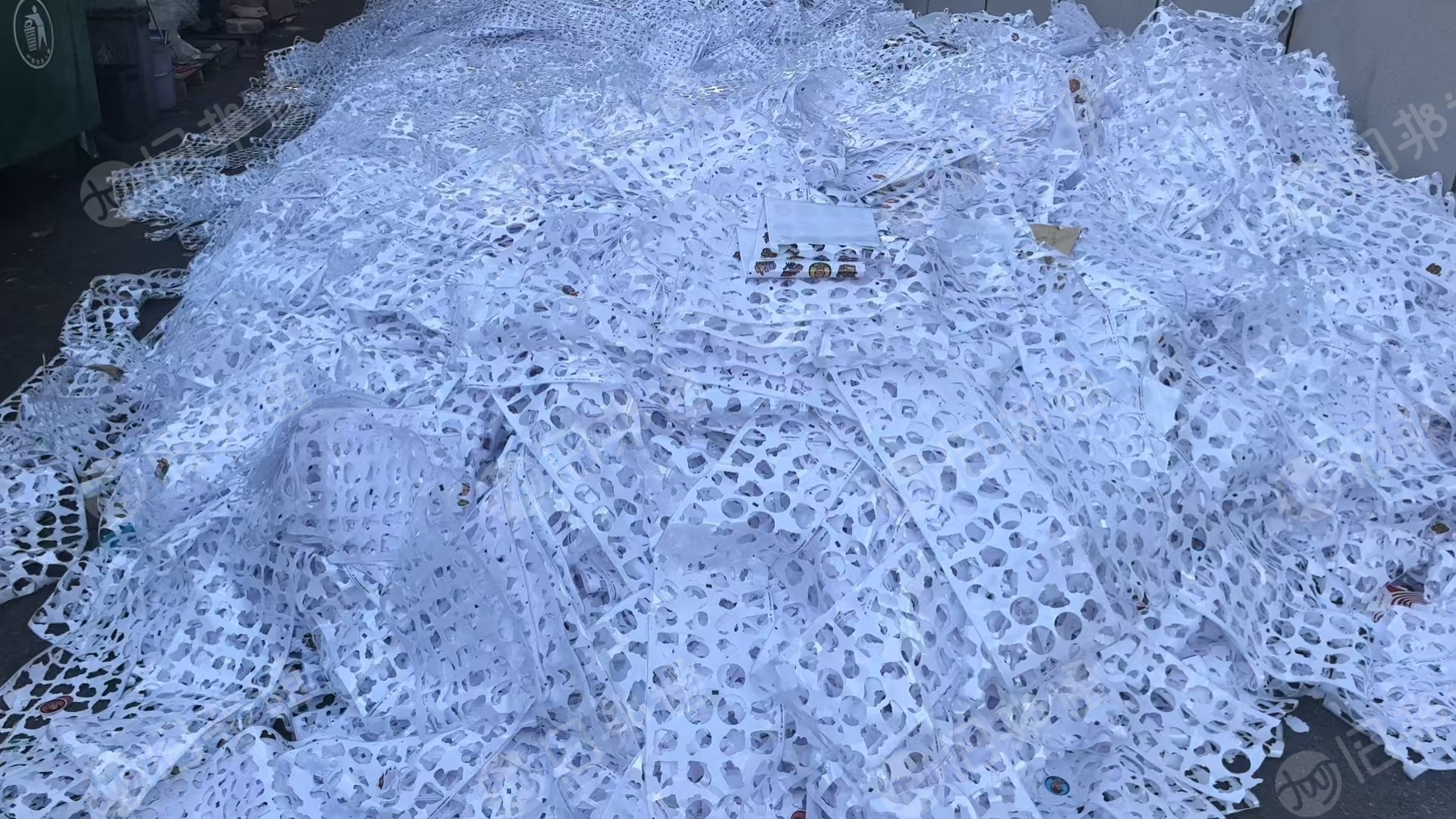 出售电冰箱贴下来的tpe边脚料，现货30吨