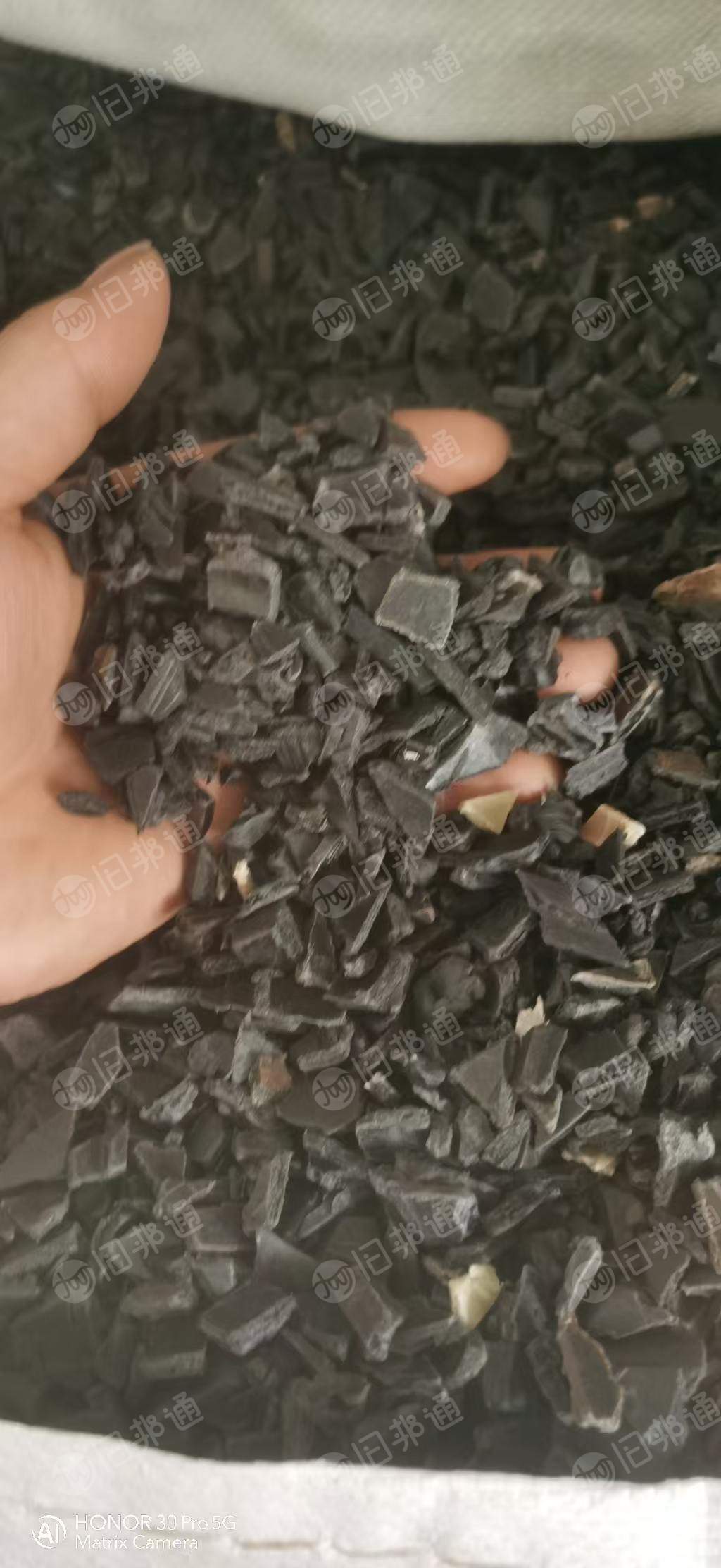 出售汽车尼龙破碎料。有汽车水箱，风扇叶，进气支管这些破出来的