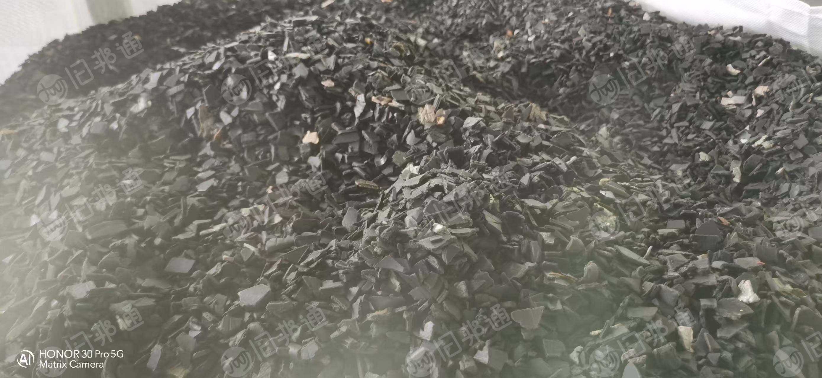 出售汽车尼龙破碎料。有汽车水箱，风扇叶，进气支管这些破出来的
