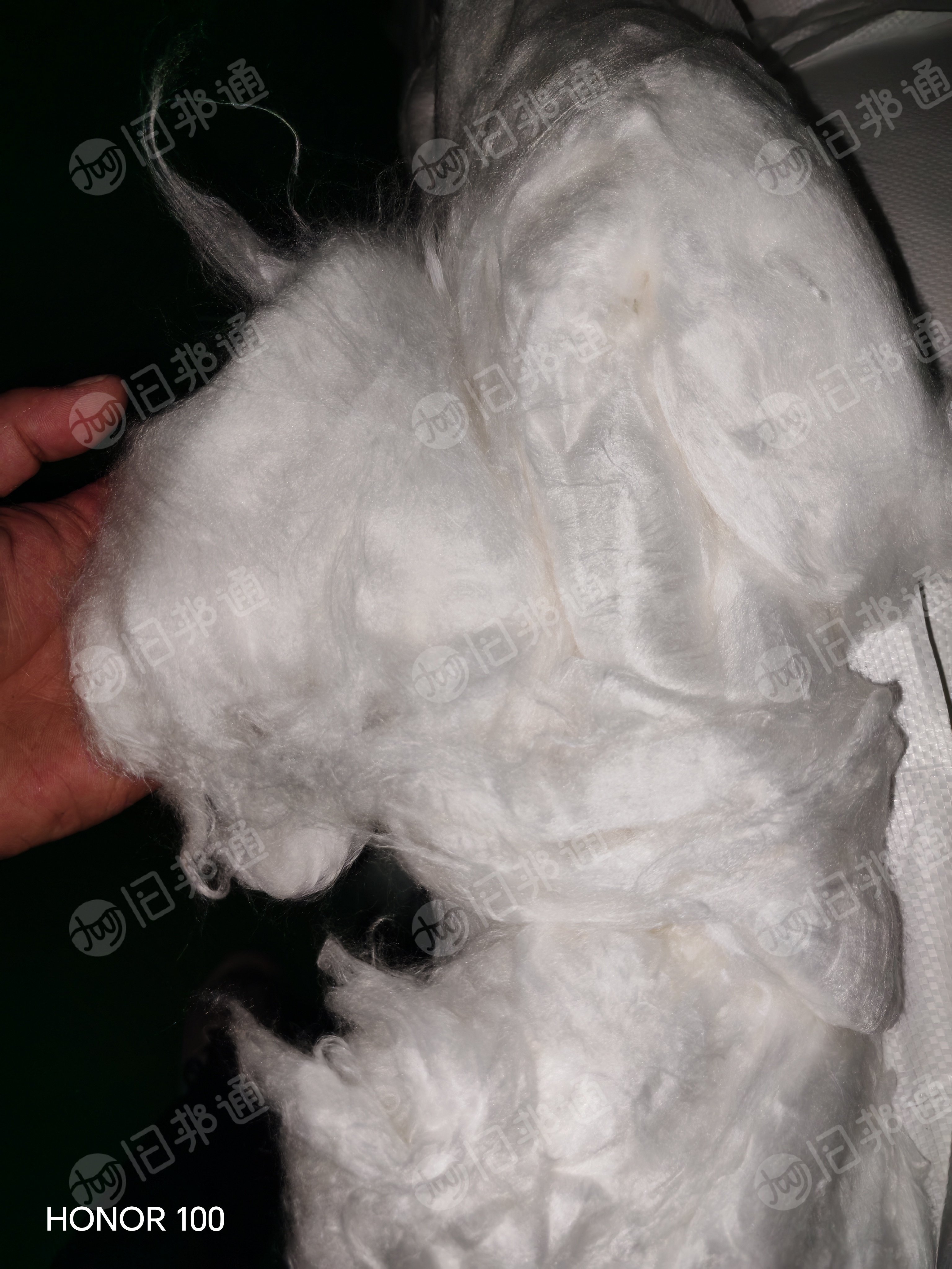 出售环锭纺下来的风箱花，纺纱厂边角料，锦纶黏胶材质，现货有15吨，货在广西玉林