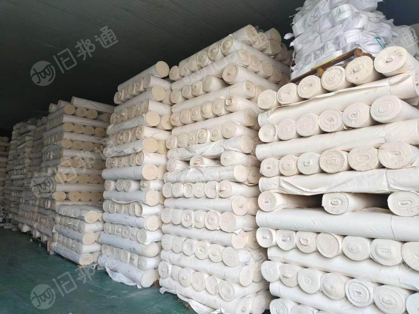 长期出售白色涤棉胚布，70棉，30涤的，门幅160克重192，现货20万米，在江苏苏州