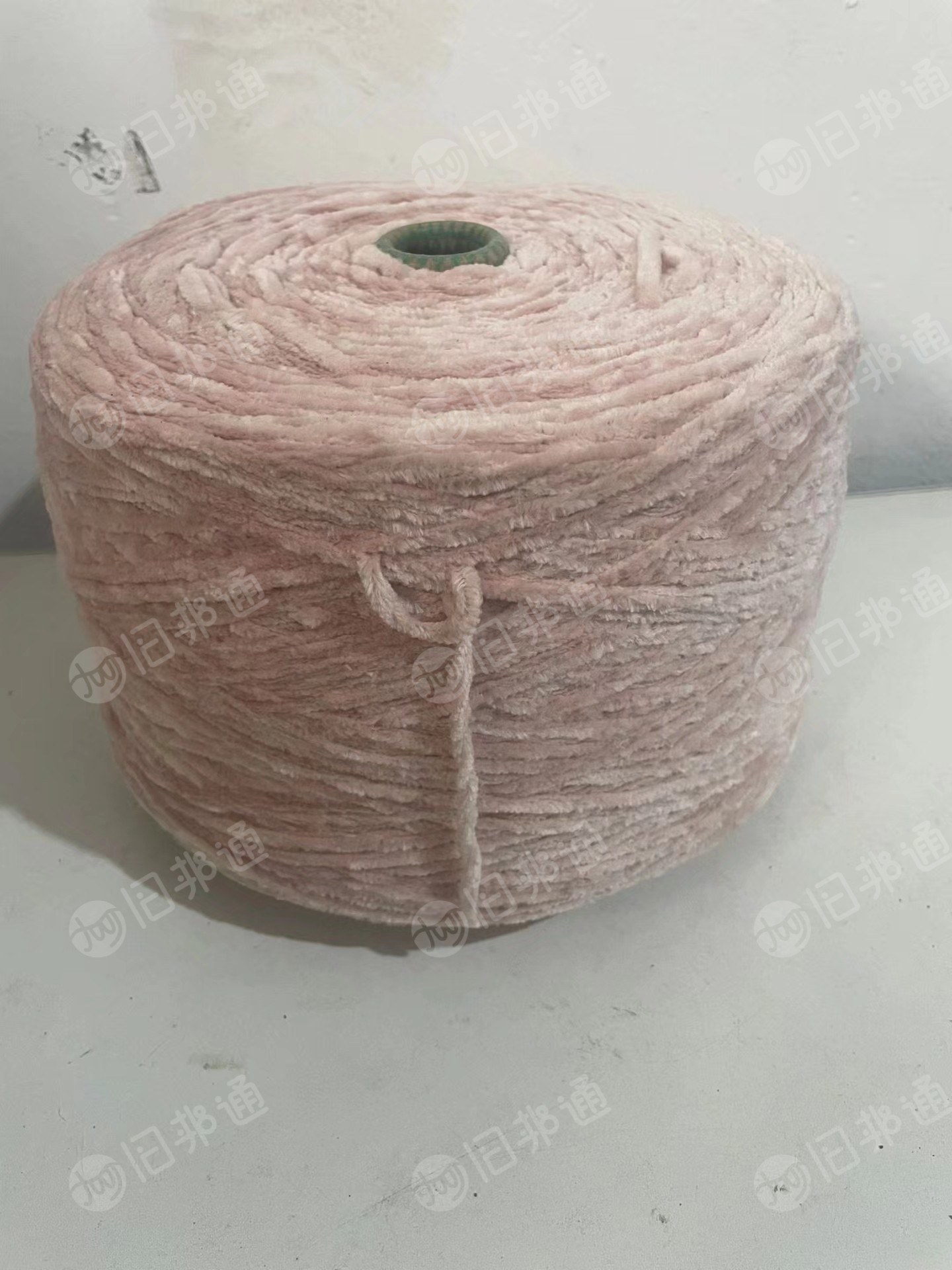 长期出售杂货粗条雪尼尔毛纱，雪尼尔，粗细6毫米的，现货两三百斤，在广东东莞。