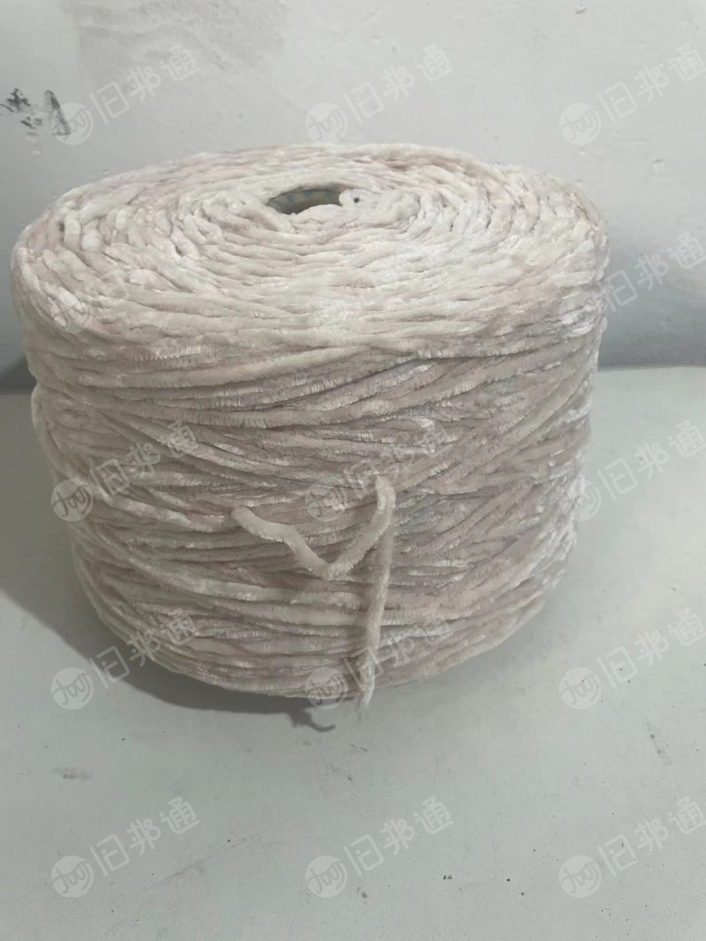 长期出售杂货粗条雪尼尔毛纱，雪尼尔，粗细6毫米的，现货两三百斤，在广东东莞。