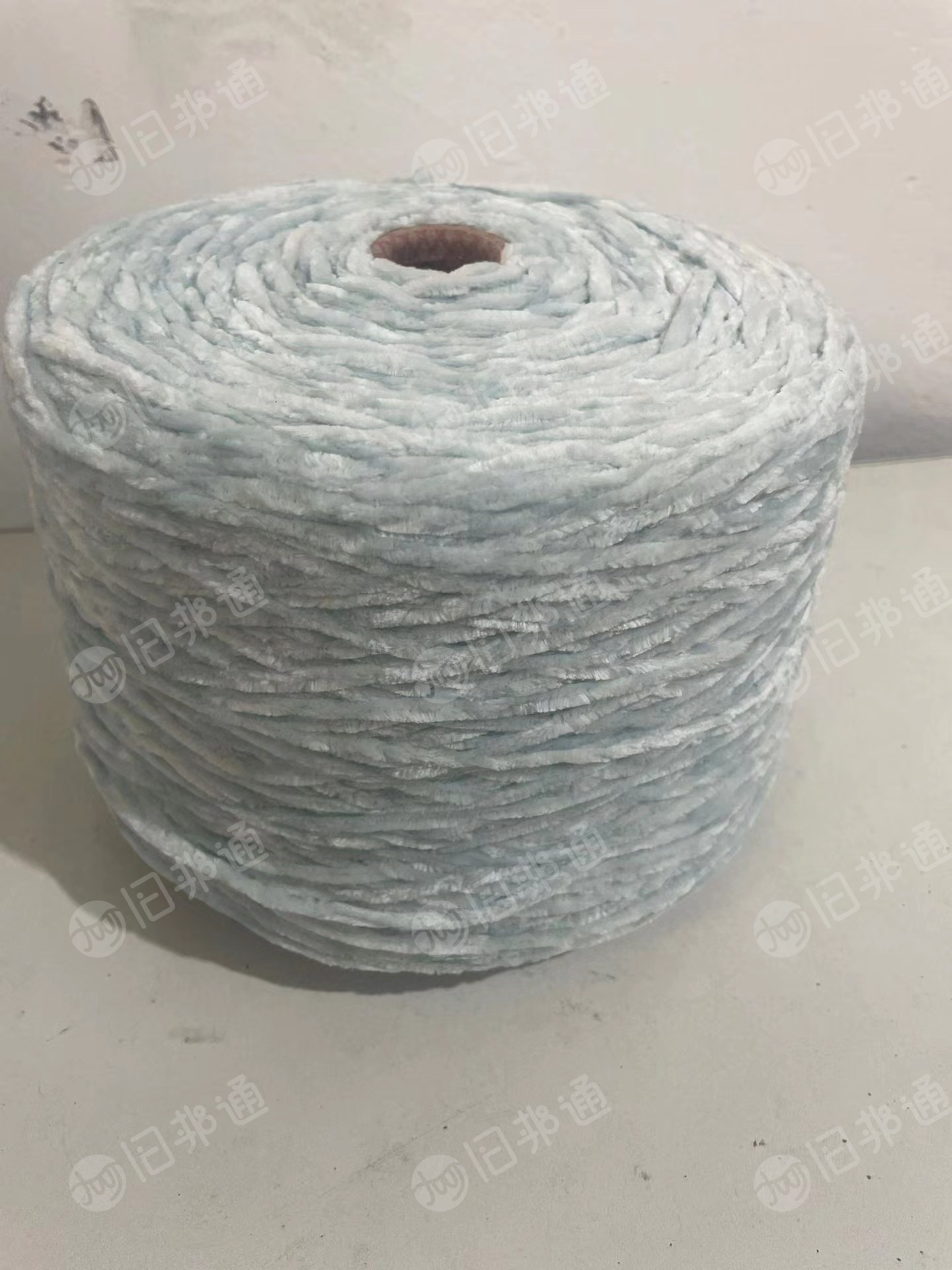 长期出售杂货粗条雪尼尔毛纱，雪尼尔，粗细6毫米的，现货两三百斤，在广东东莞。