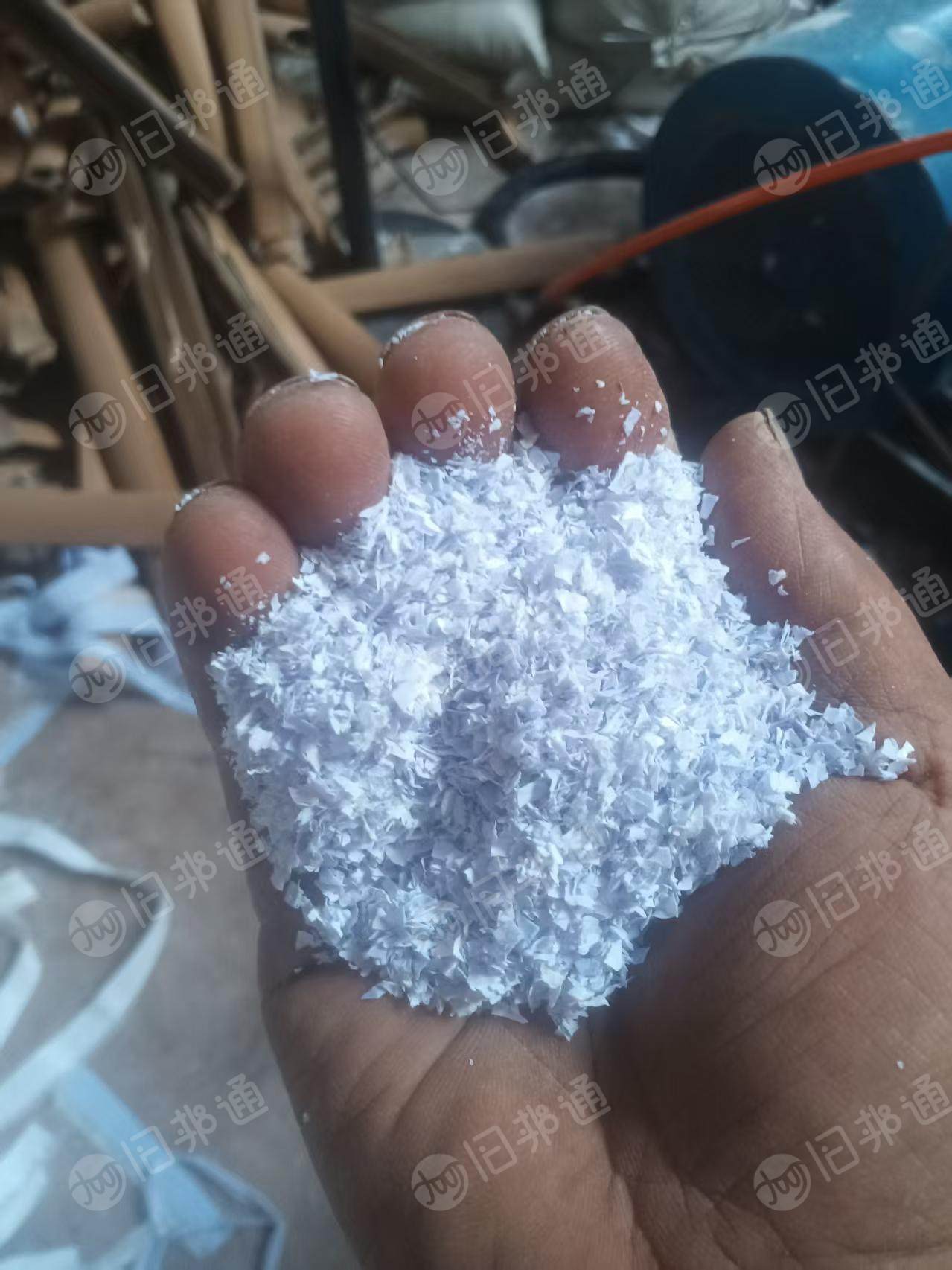 长期出售广告布吹毛料，有黑的和白的和杂色的，现货40吨，月供100吨